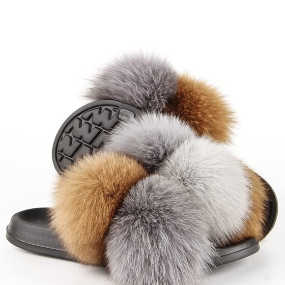 Woman's slippers - Picture 2 of 7